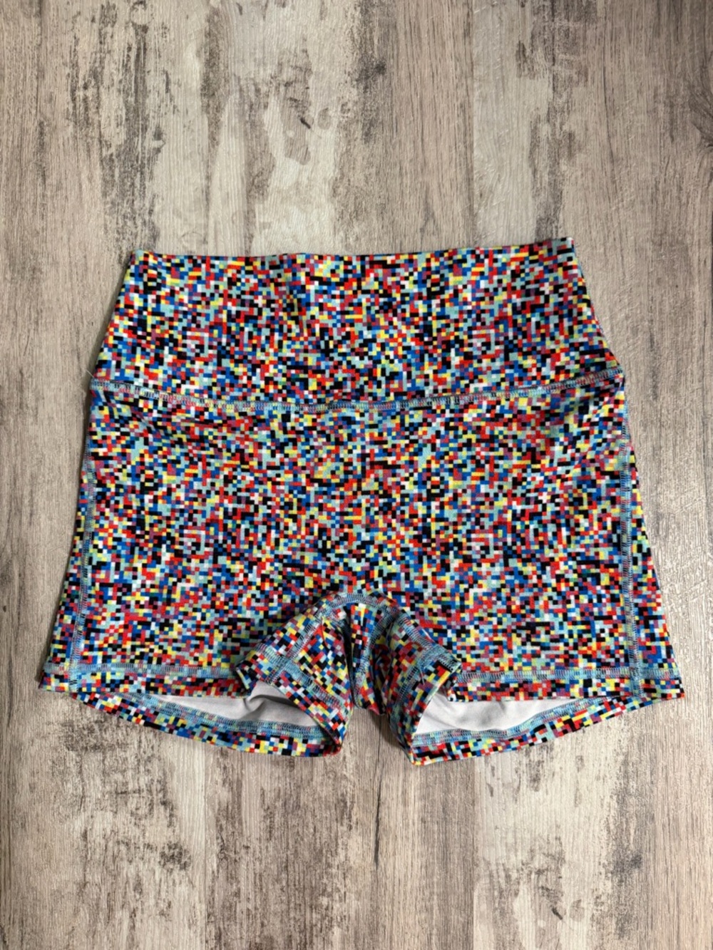 Fleo Ascend 3.25” High Rise Pixel Print Women’s Shorts Size Small